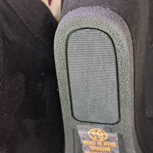 New Black Faux Suede Ankle Boot w Hidden Wedge - Picture 5 of 6